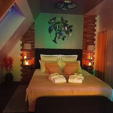 Manoir Du Grand Chene Hotel La Vraie-Croix Екстериор снимка