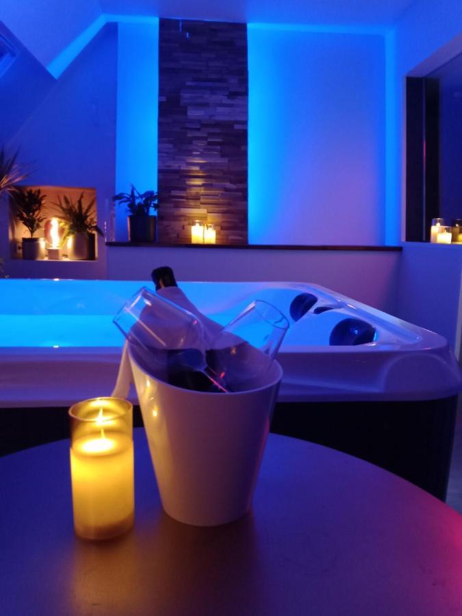 Manoir Du Grand Chene Hotel La Vraie-Croix Екстериор снимка